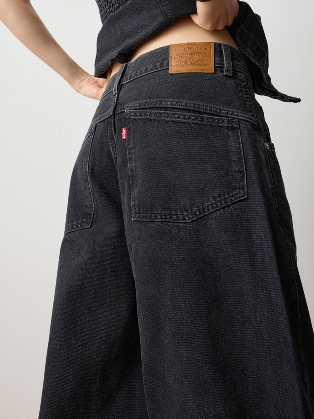 Levi’s Super Barrel Jean - Picture 3 of 7